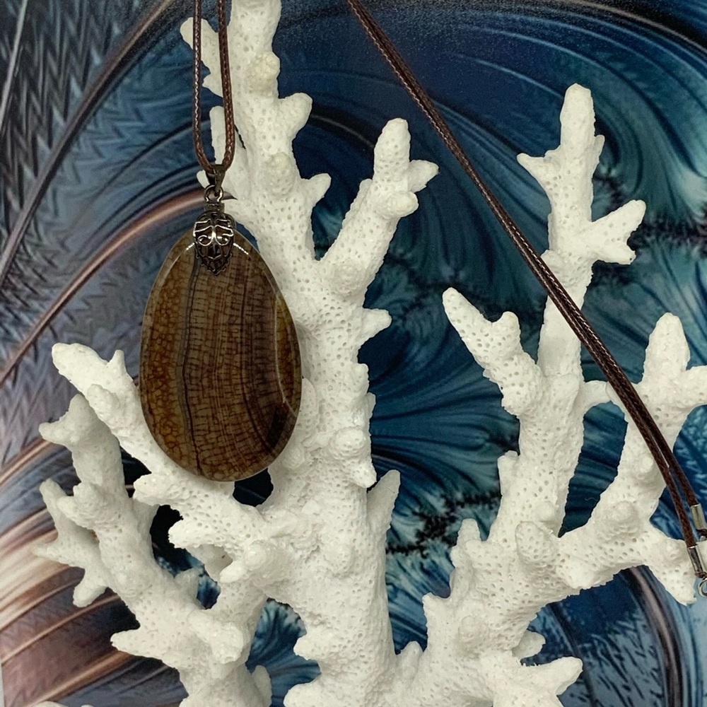 🎁 Gifted🎁 Agate Gemstone Necklace on Waxed Cord - Picture 5 of 10